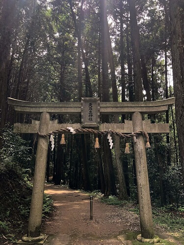 奈良県天石立神社一刀石